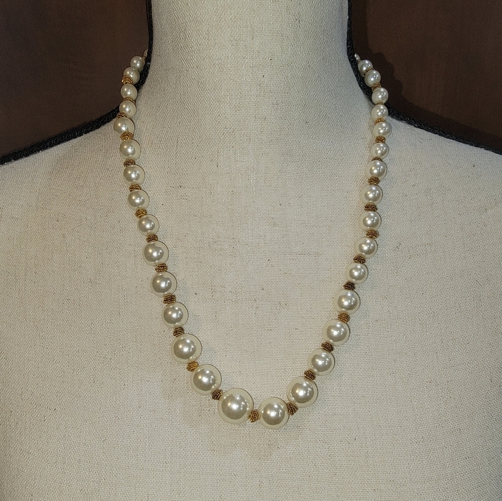 Graduated Faux Pearl Necklace Gold Tone Textured Spacers 22” Statement